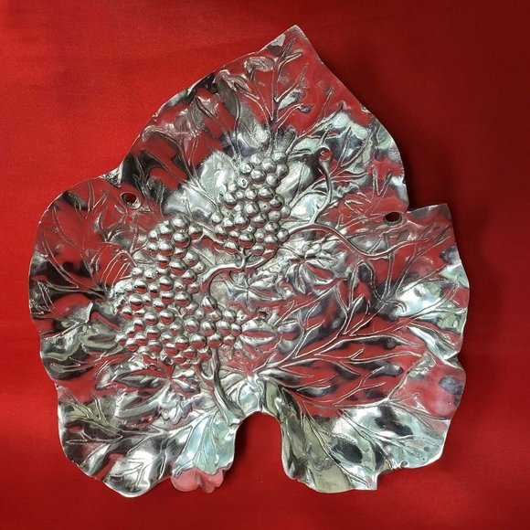 Vintage Grape Leaf Silver Tone Wall Hanging Decor - Picture 2 of 13